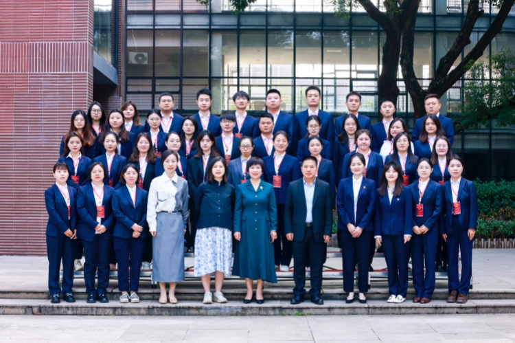 湖大青年培训班合影发官网.jpg